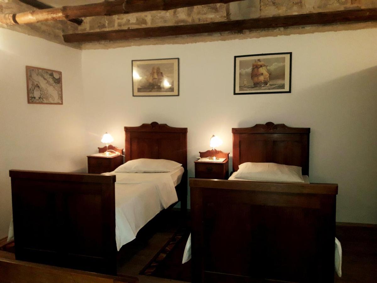 Casa Istriana Nona Pina Villa Kaštelir Kültér fotó