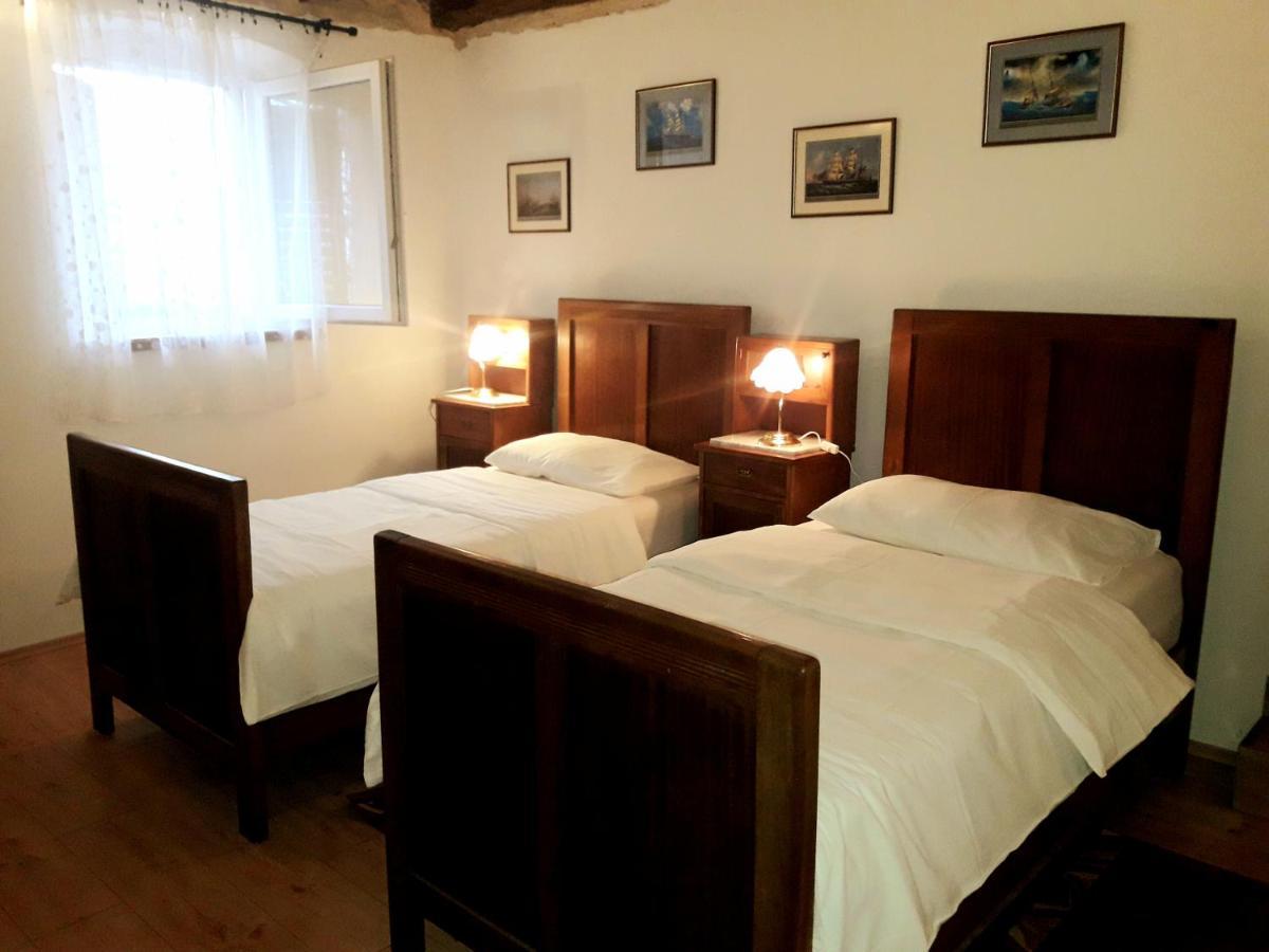 Casa Istriana Nona Pina Villa Kaštelir Kültér fotó