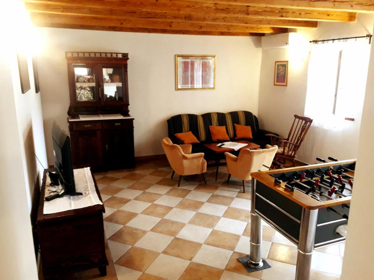 Casa Istriana Nona Pina Villa Kaštelir Kültér fotó