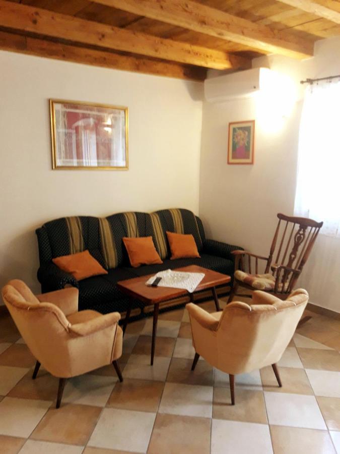 Casa Istriana Nona Pina Villa Kaštelir Kültér fotó