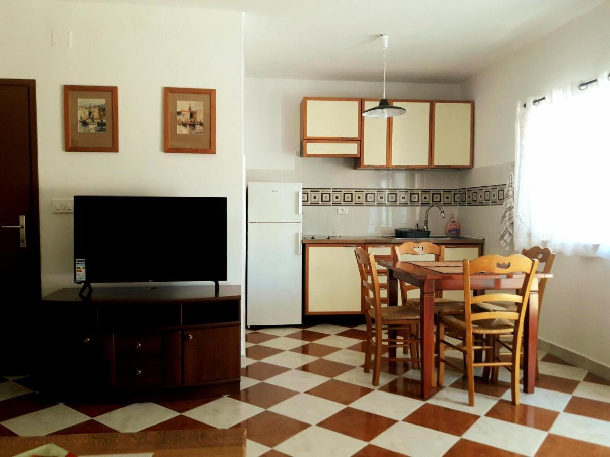 Casa Istriana Nona Pina Villa Kaštelir Kültér fotó