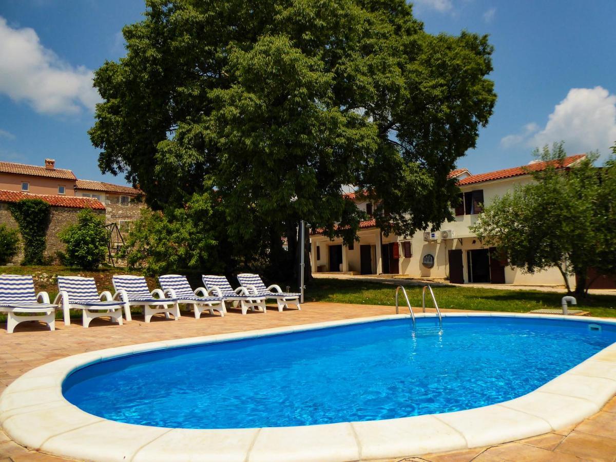 Casa Istriana Nona Pina Villa Kaštelir Kültér fotó