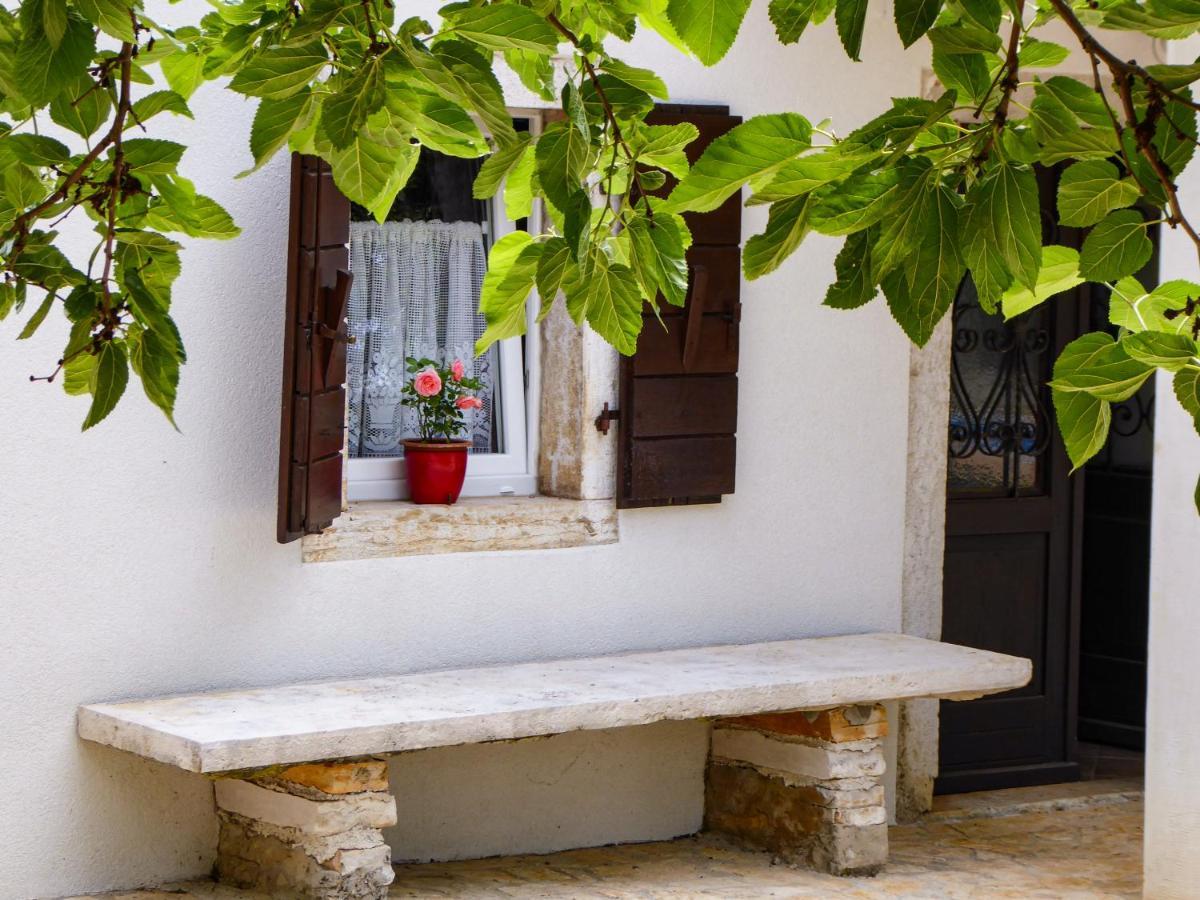 Casa Istriana Nona Pina Villa Kaštelir Kültér fotó
