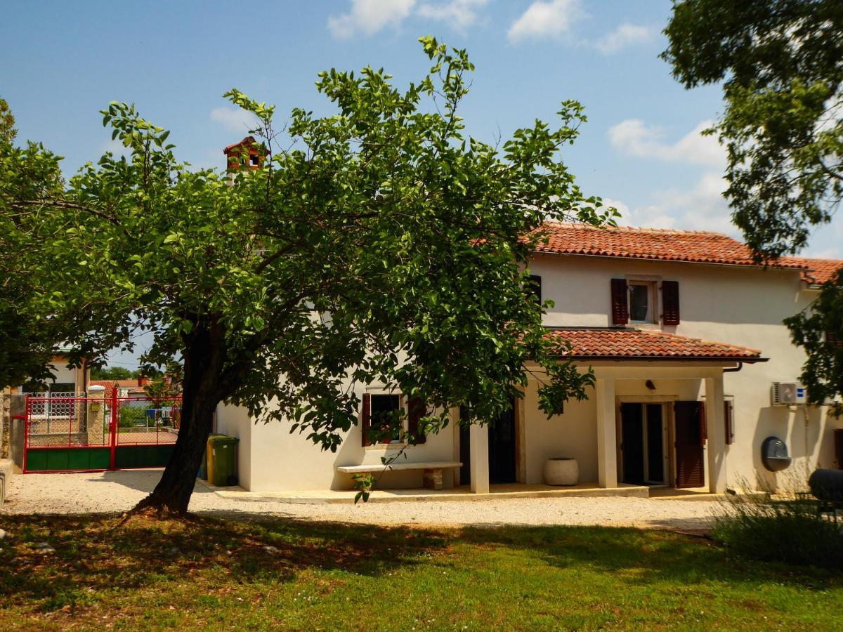 Casa Istriana Nona Pina Villa Kaštelir Kültér fotó