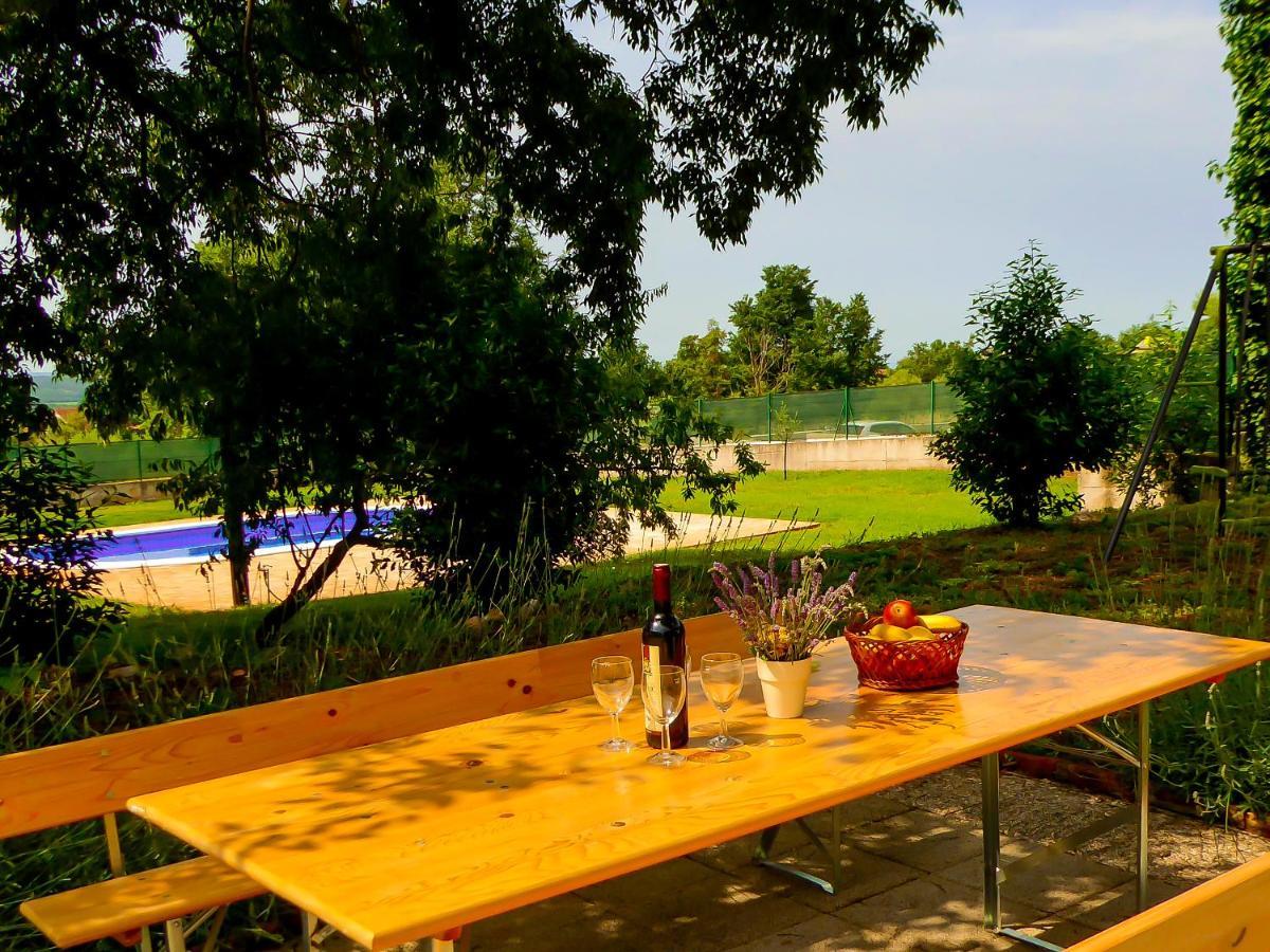 Casa Istriana Nona Pina Villa Kaštelir Kültér fotó
