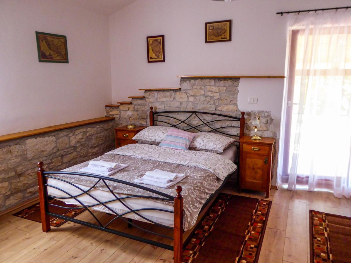 Casa Istriana Nona Pina Villa Kaštelir Kültér fotó