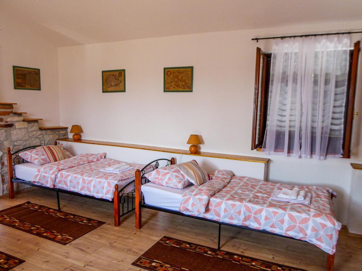 Casa Istriana Nona Pina Villa Kaštelir Kültér fotó